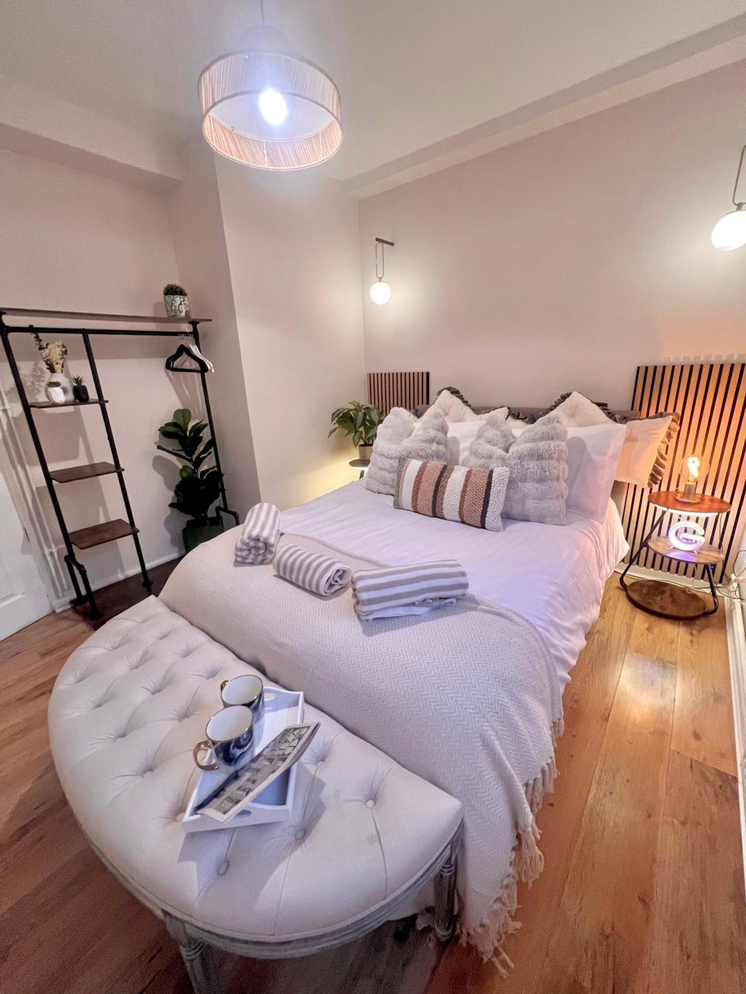 Appartement 3 Minutes To Tower Of Trendy Shoreditch Recently Refurbished 3 Bedrooms Sleeps 8 Londen