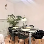 Central City 3 Minutes To Tower Of London Trendy Shoreditch Recently Refurbished 3 Bedrooms Sleeps 8